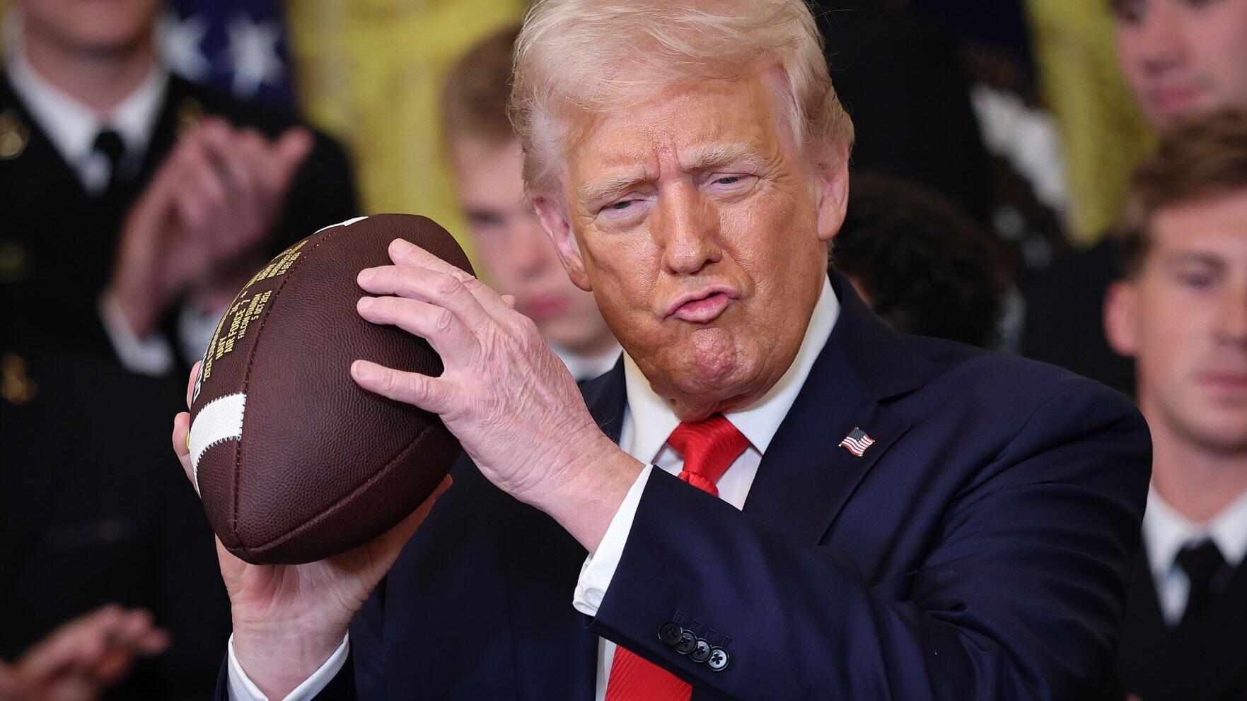 Mike Bianchi: Sorry, President Trump, your executive order can’t fix college football